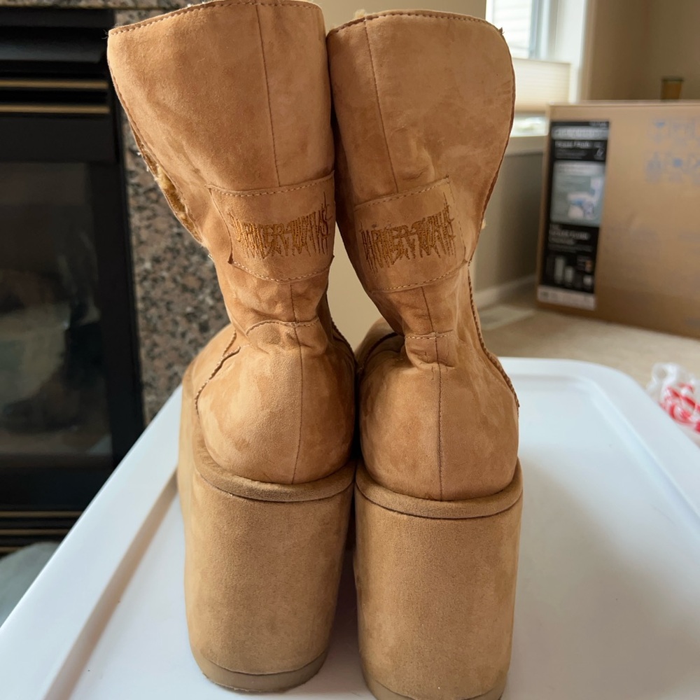 Size 11 Dolls Kill Darker Wavs suede fleece lined platform winter boots - Picture 5 of 6
